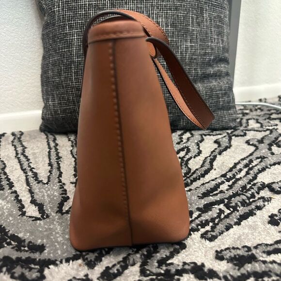 Michael Kors Tan Tote Bag with Gold Logo - Picture 5 of 10